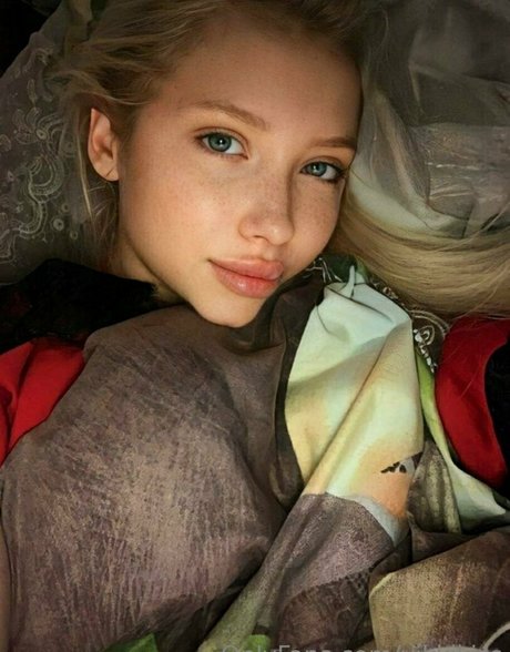 vikkikiss actriz caliente galería