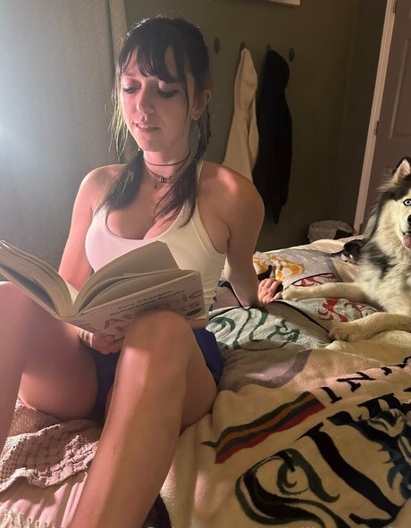 allimoona04 buena actriz foto