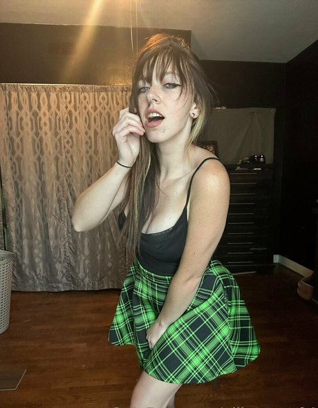 allimoona04 naked pornstar images