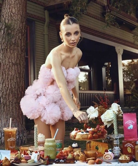 Emma Chamberlain art star du porno des photos