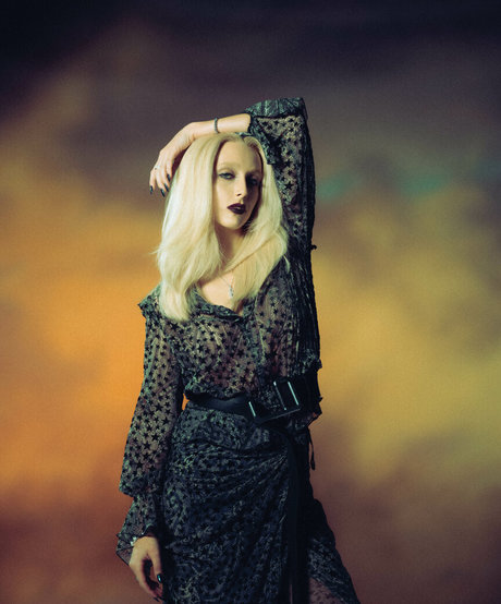 Emma Chamberlain star du porno xxx photos