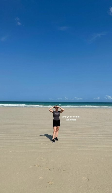 Nalopia modèle érotique des photos