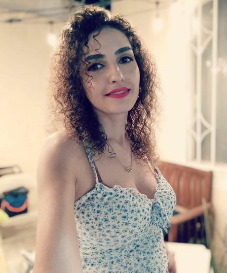 Nina Infinity actriz caliente foto