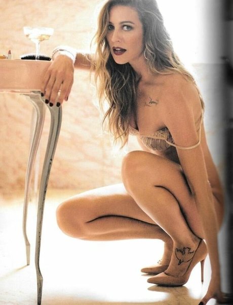 Luana Piovani star du porno nue photos