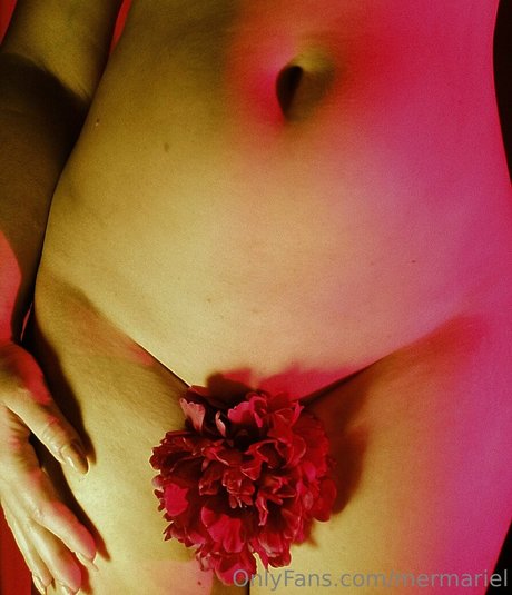 mermariel naked model photo