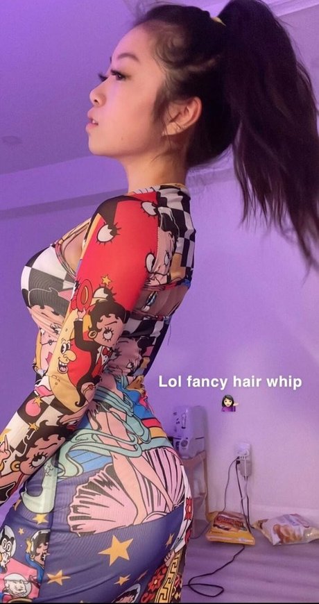 Fruitypoppin actriz atractiva fotos