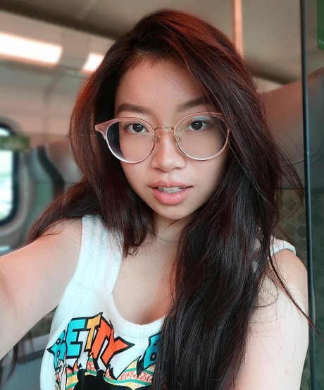 Fruitypoppin star du porno en haute qualité image