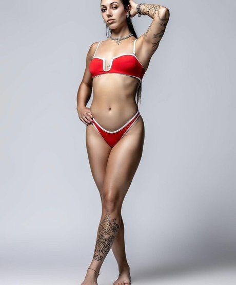 Tori Ortiz modelo de alta definición imagen