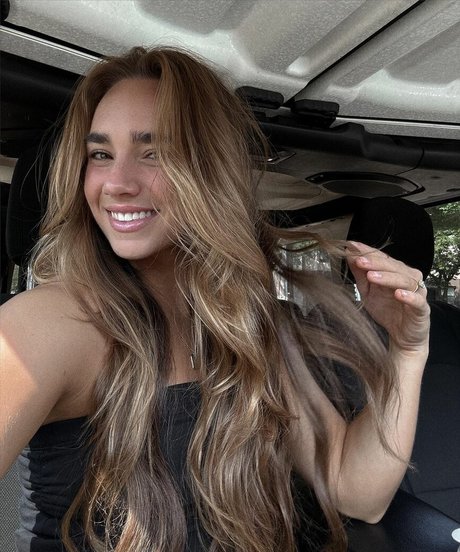 Kylie Holbeck modelo agradable imágenes