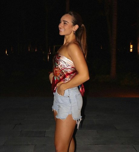 Kylie Holbeck desnudos de estrellas archivo