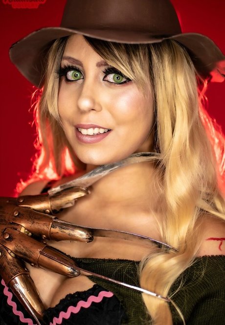 Khainsaw actrice adulte galeries