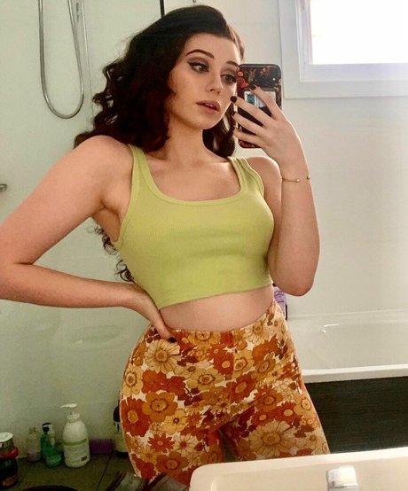 LivBev modèle érotique galeries