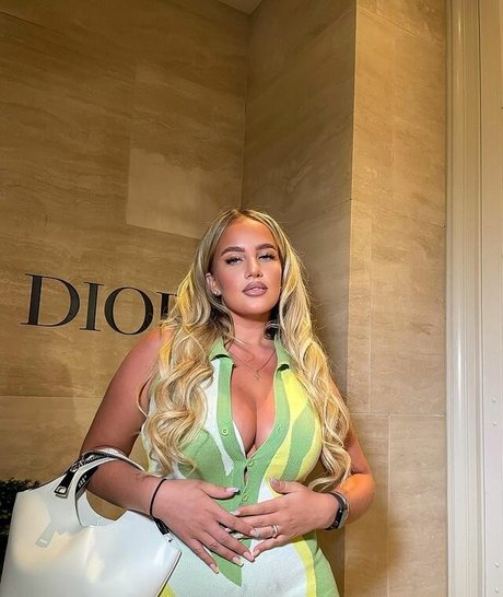 LAURA GOLD nus étoiles images