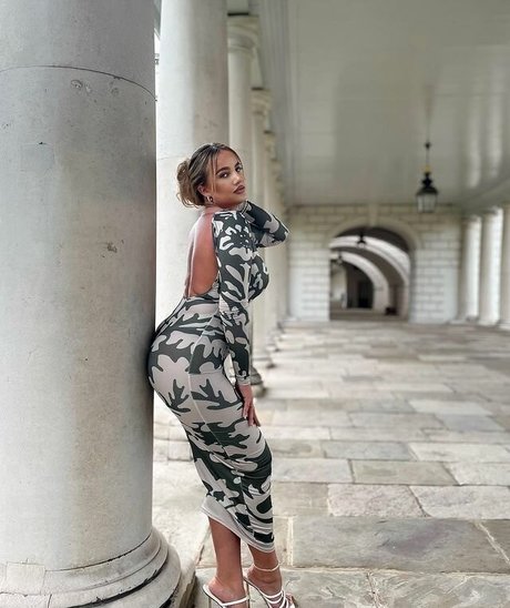 LAURA GOLD estrella porno en alta definición imagen