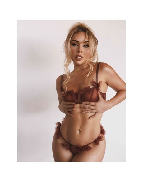 Maya Mazor art model gallery