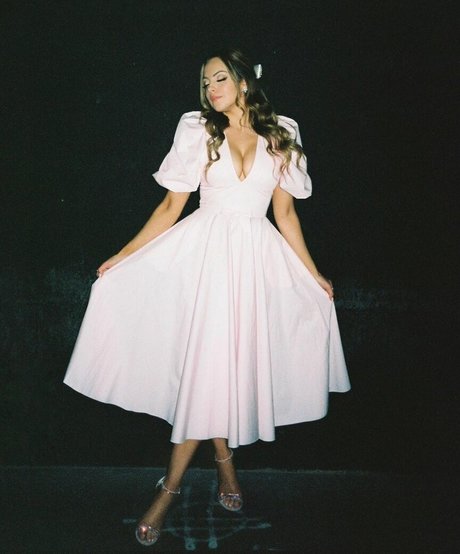 Elizabeth Gillies hermosa actriz galerías