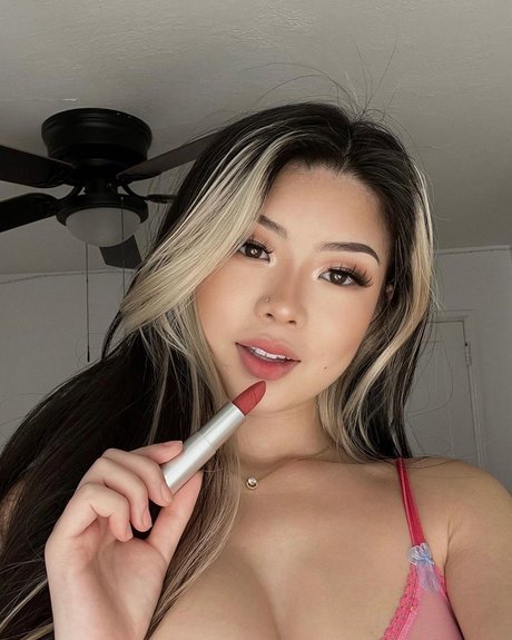 linawinaly star naked gallery