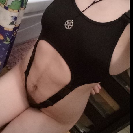 GothHole pornographic star pics