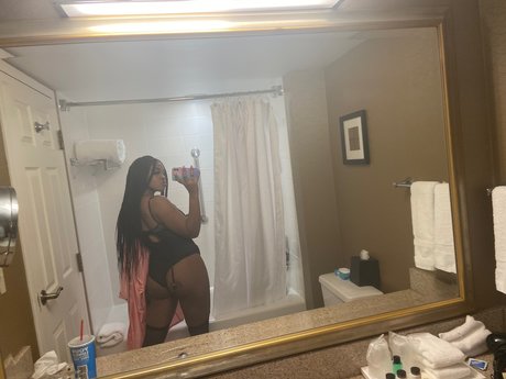 Niquee pornstar sex pic