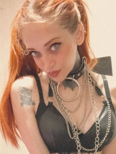 Siniestra pornstar erotic images