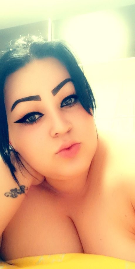Roxana Ene pretty model pic