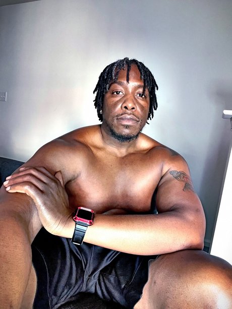 LongDickIzMyPayment model nude photo
