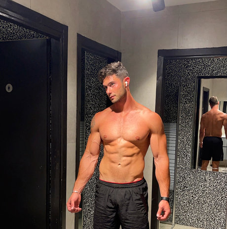 Master Apex model sex pic