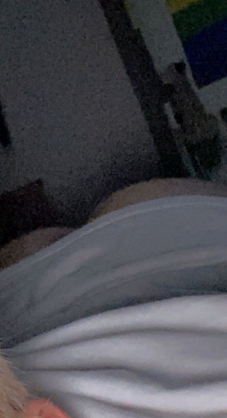 Bottom Energy model porn image