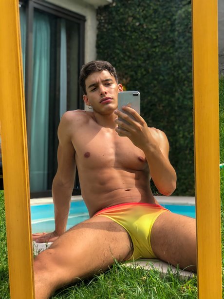 Maxi Tassi exclusive star images