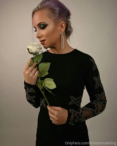 Aneta Hradecka modelo porno imagen