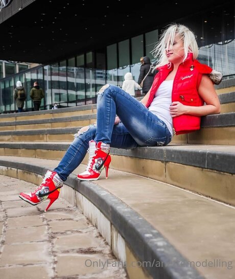 Aneta Hradecka actriz de alta definición galería