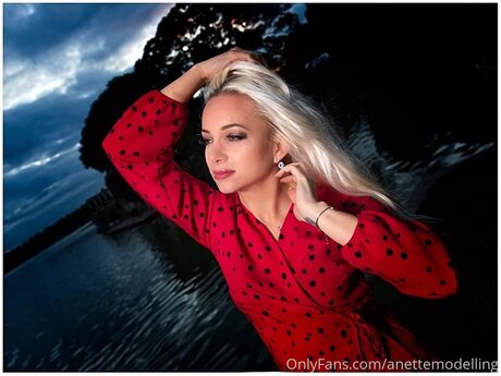 Aneta Hradecka star du porno gratuit photos