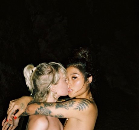 Mae Col xxx estrella porno galerías