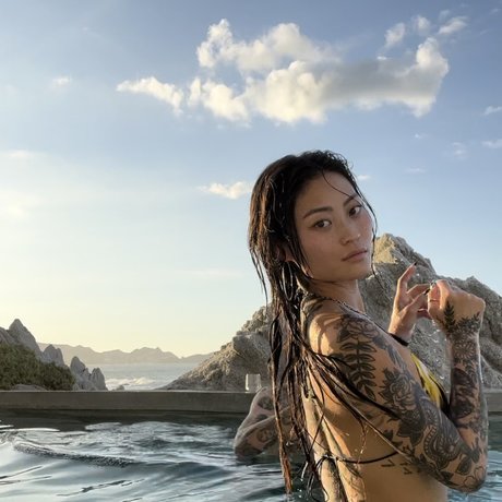 Mae Col desnudos de estrellas porno imágenes