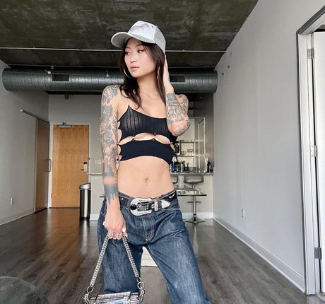 Mae Col adult model archive