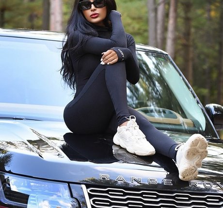 Amelia Maltepe star pornographique photos