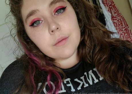 OnlyFans lesbien adolescent hd nue images