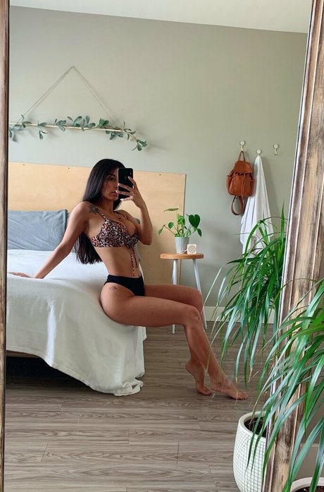 Queenneedy actrice sexy collection