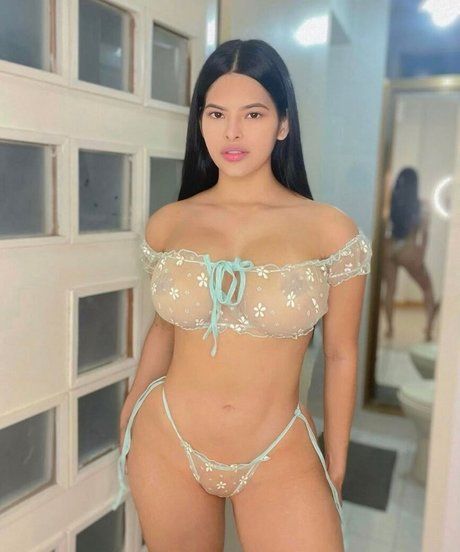 Kimberly Delagdo Alvarez modèle sexy photos