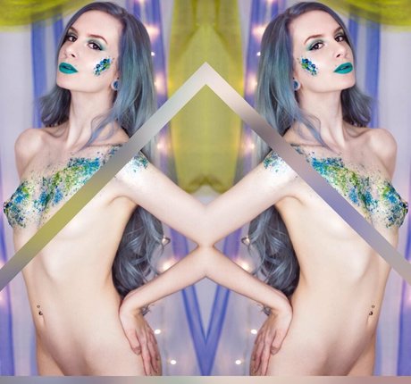 kinkynyrafree modelo desnudos galería