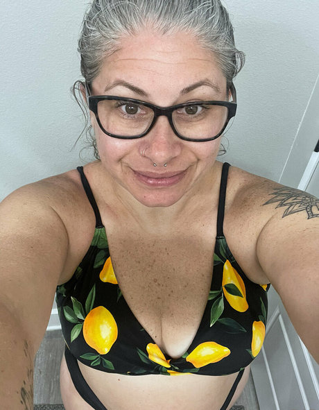 curvy4urpleasure modelo erótico galerías