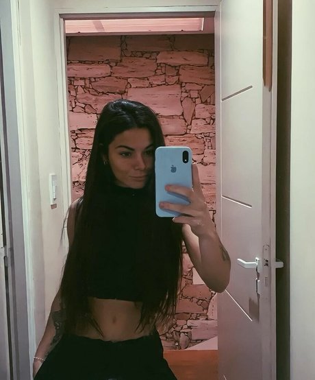 Delfi Granatto modèle adulte archive