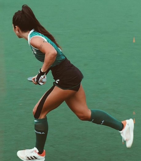 Delfi Granatto estrella caliente galerías