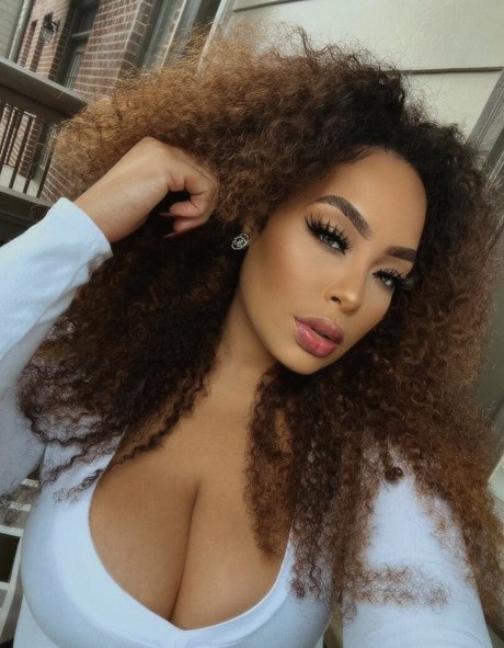 sirensaysseduce Miniature