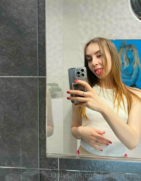 leeeeyyyla star sexy pictures