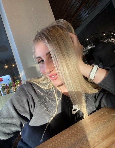 molly bell estrella atractiva foto