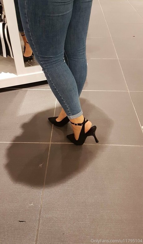 nylonfeetladyswitzerland actrice xxx img