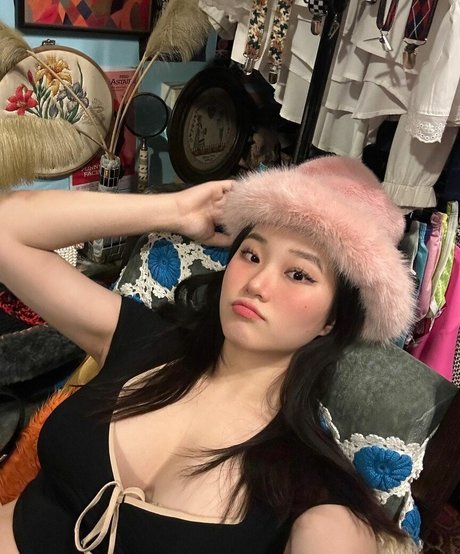 Vicki Mranrr erotic model pic