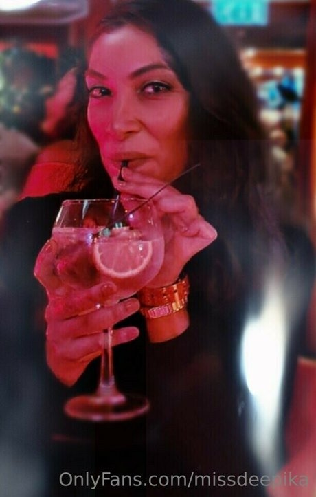 missdeepika estrella porno bonita galería