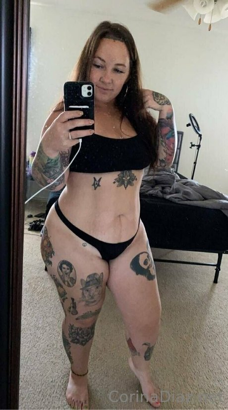 Corinasbooty modèle sympa des photos